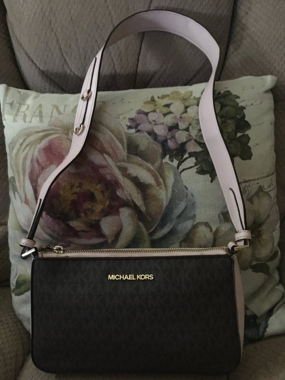 Michael Kors Signature Jet Set Shoulder Bag